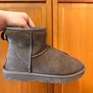 Women’s UGGS Size 6